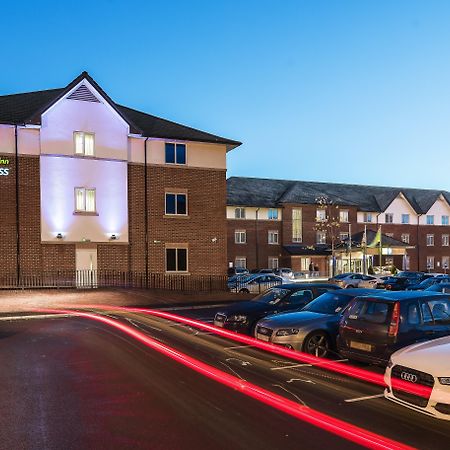 Holiday Inn Express London Gatwick Crawley, An Ihg Hotel Экстерьер фото