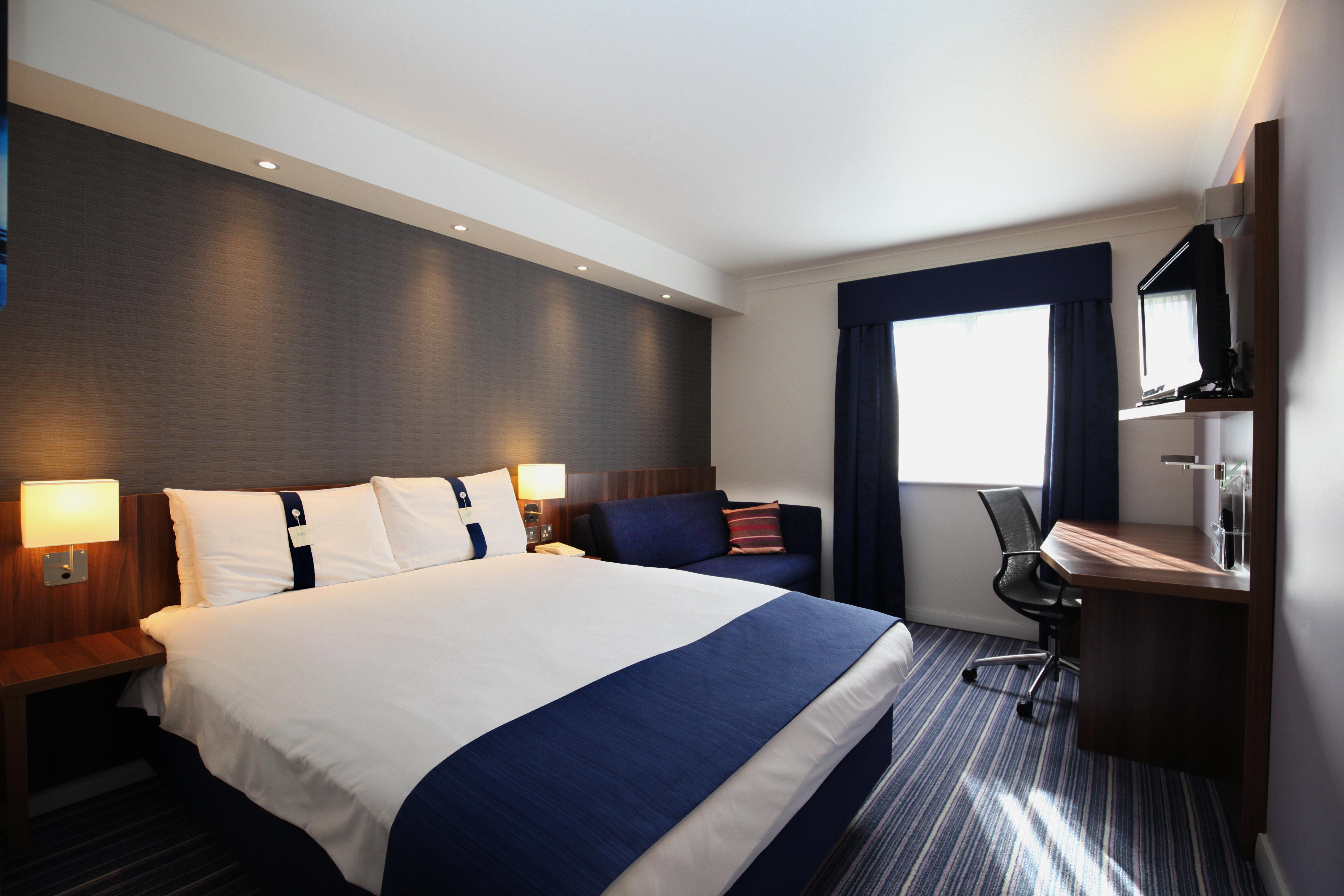 Holiday Inn Express London Gatwick Crawley, An Ihg Hotel Экстерьер фото