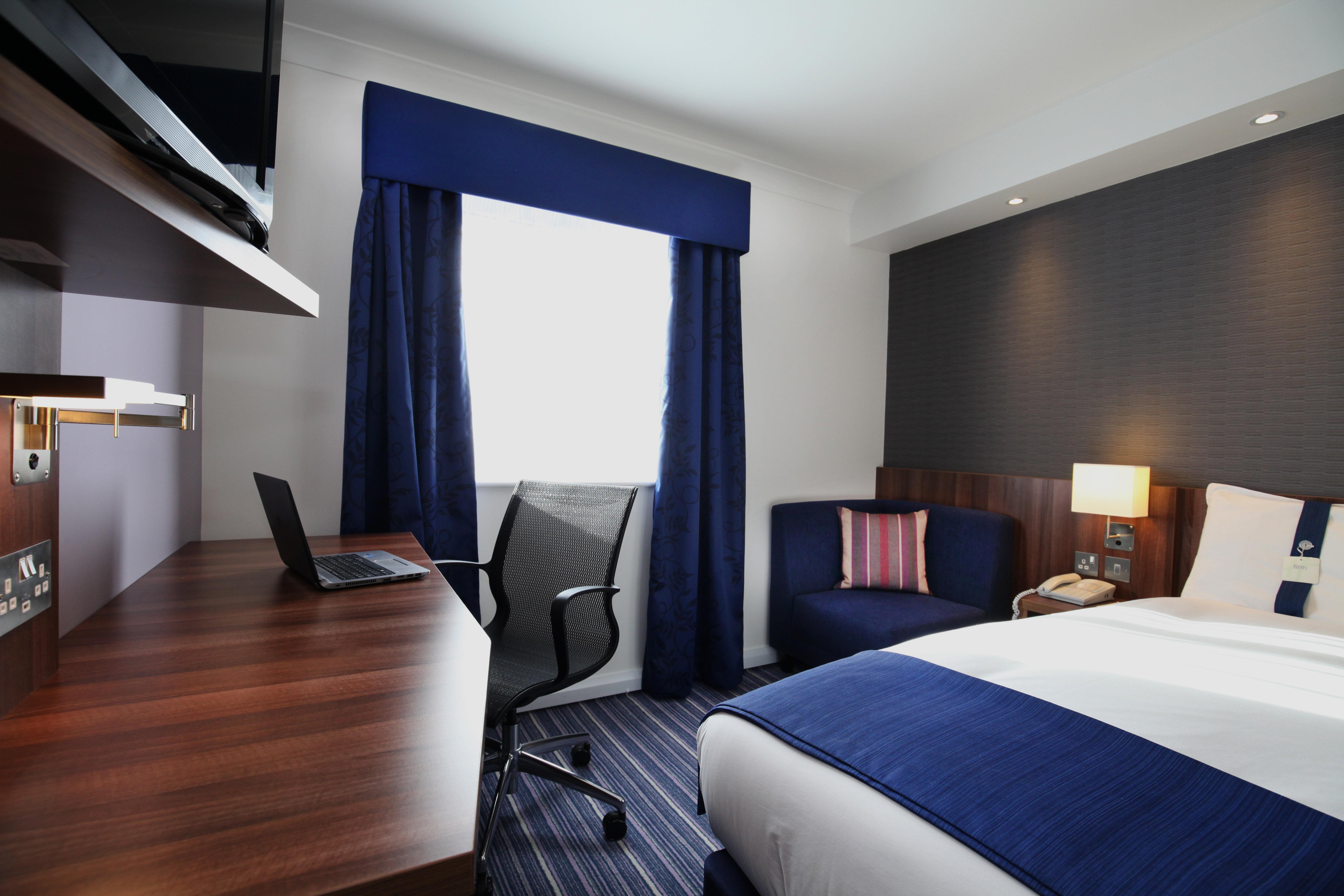 Holiday Inn Express London Gatwick Crawley, An Ihg Hotel Экстерьер фото