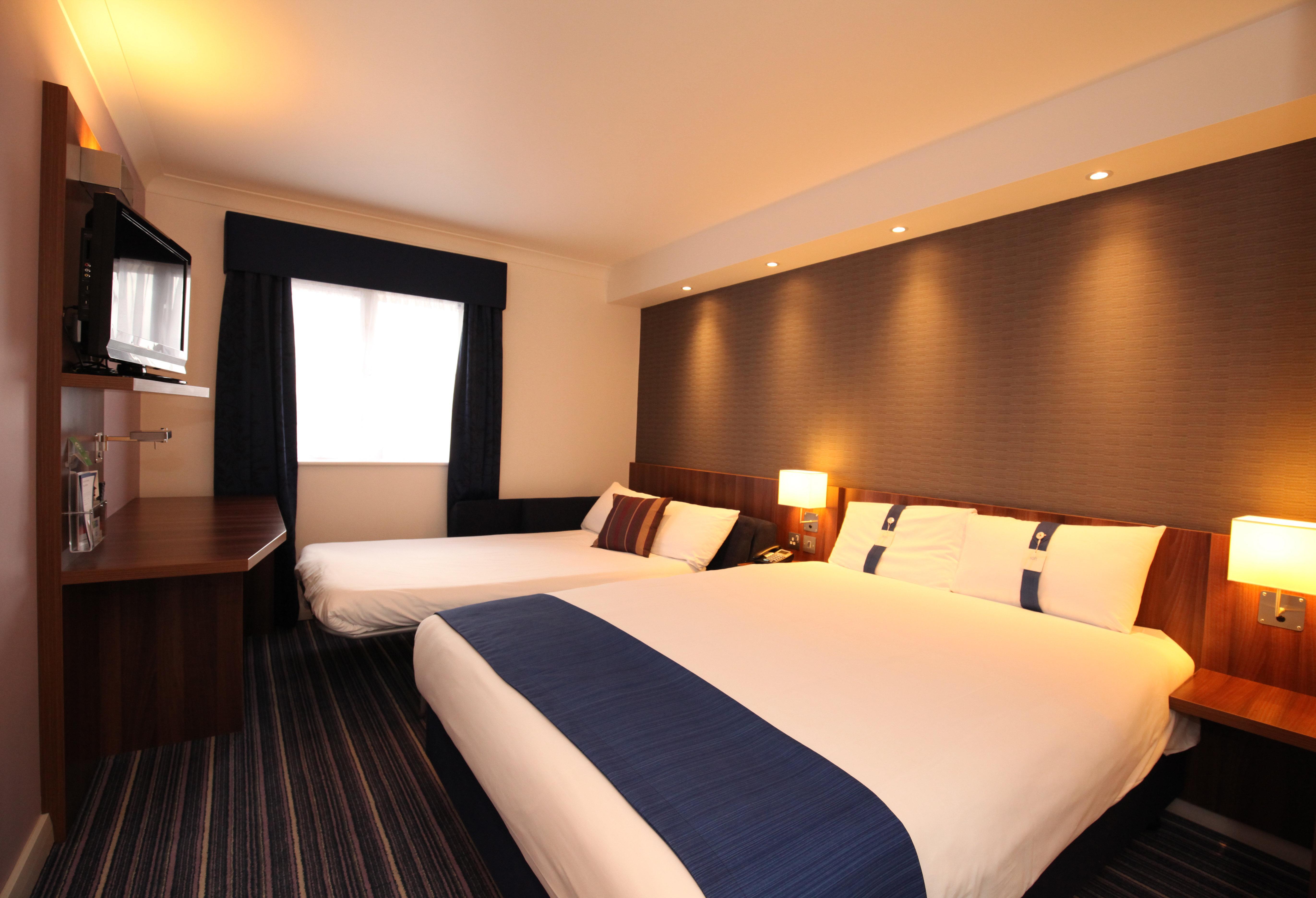 Holiday Inn Express London Gatwick Crawley, An Ihg Hotel Экстерьер фото