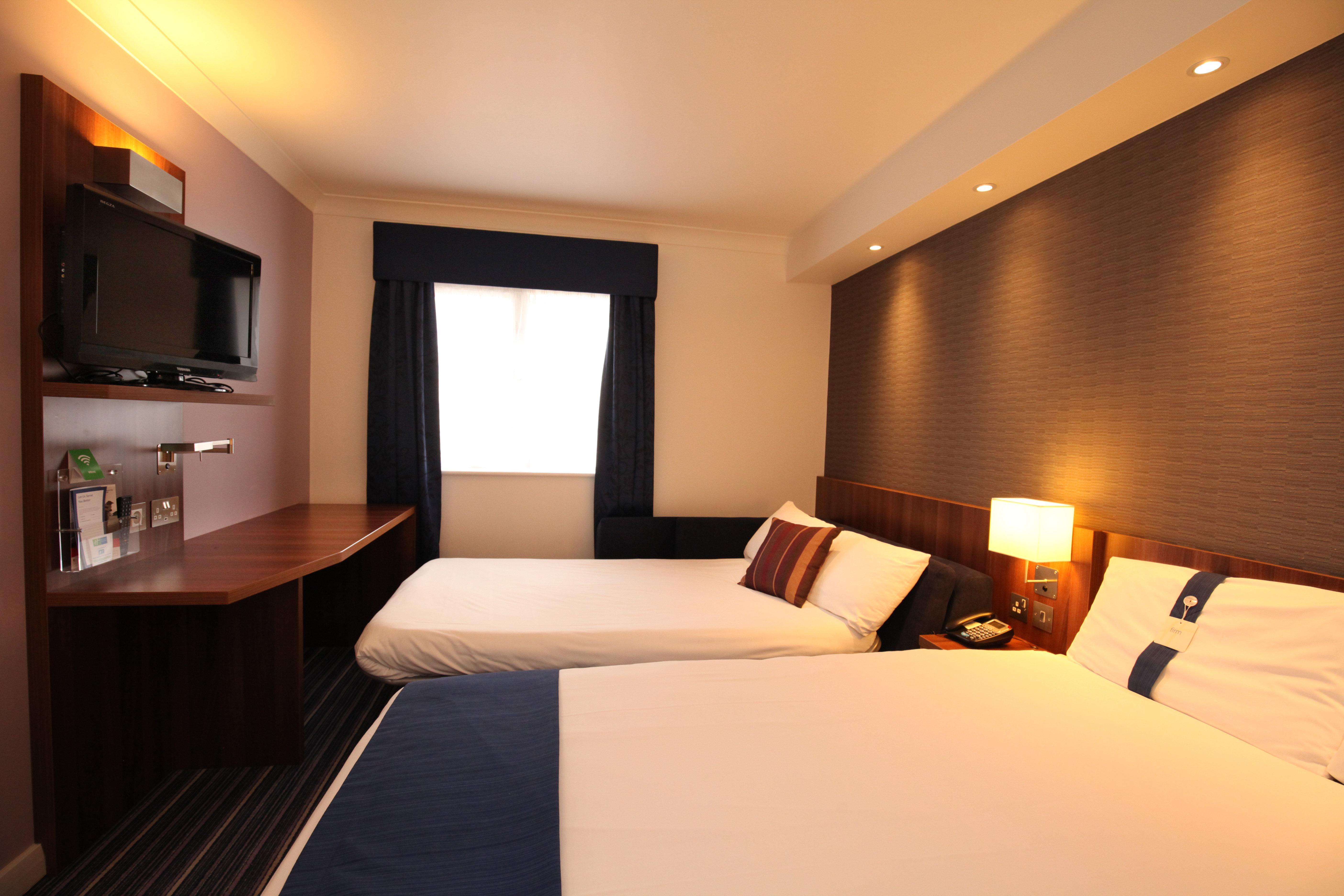 Holiday Inn Express London Gatwick Crawley, An Ihg Hotel Экстерьер фото
