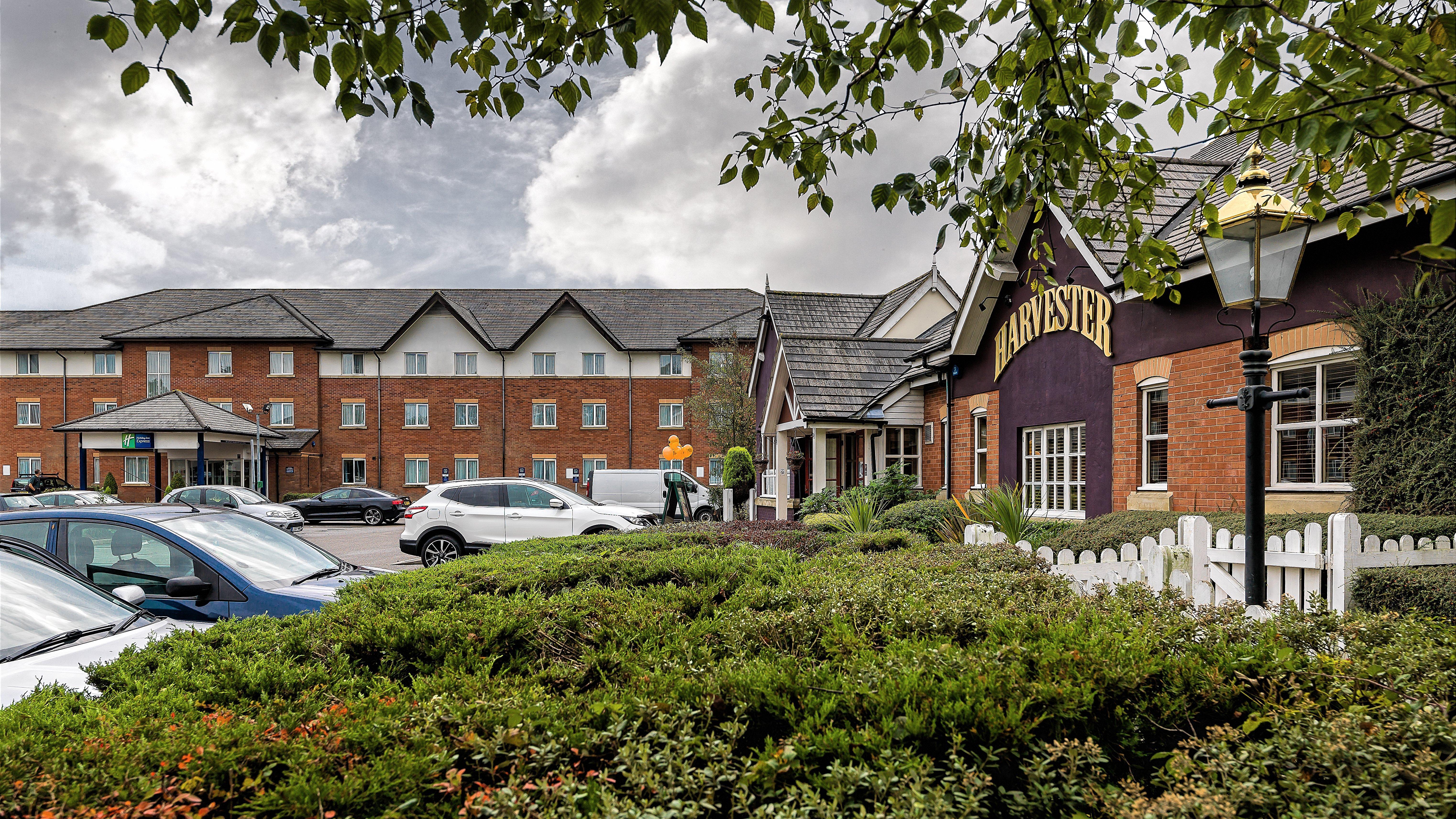 Holiday Inn Express London Gatwick Crawley, An Ihg Hotel Экстерьер фото