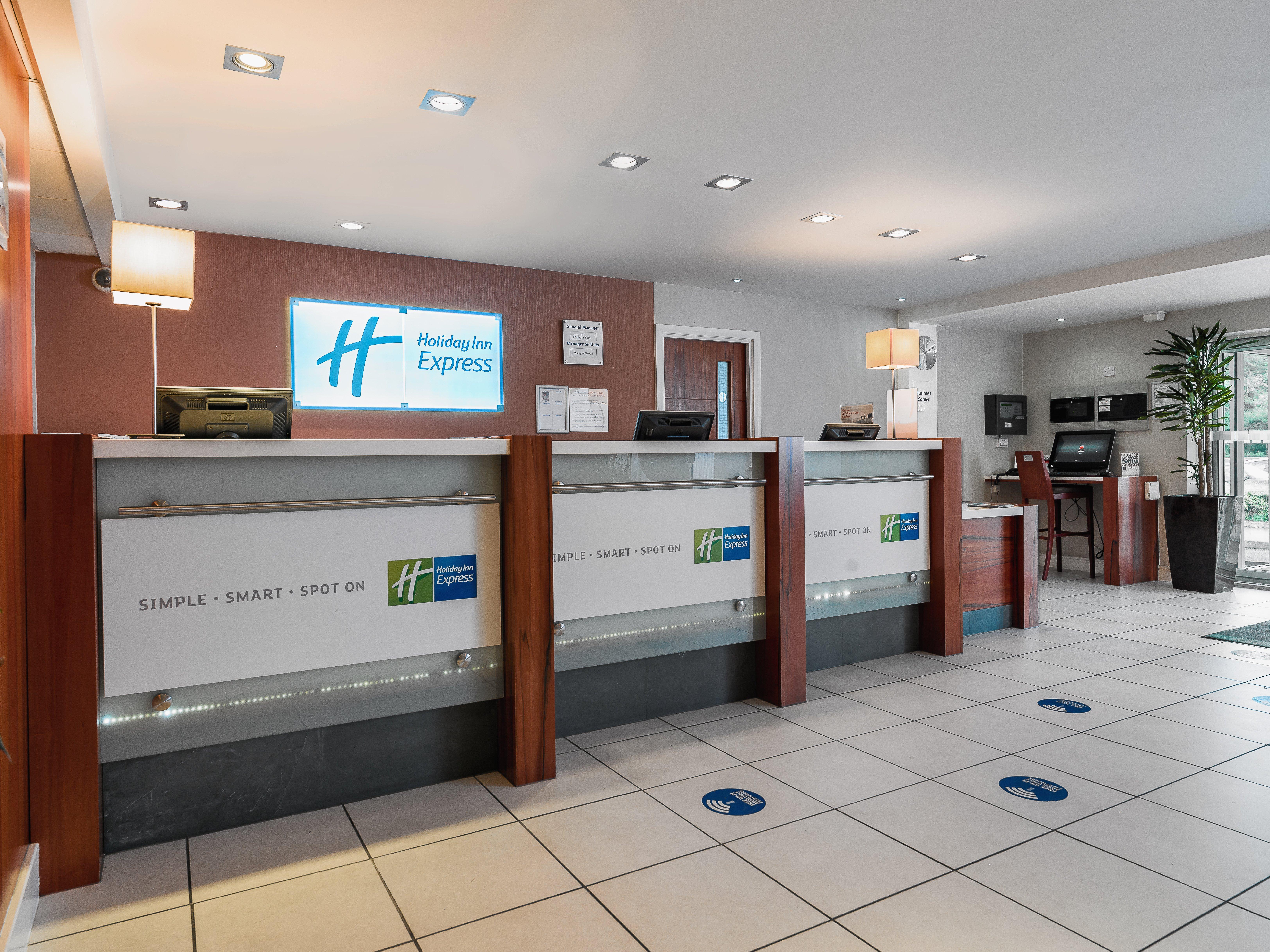 Holiday Inn Express London Gatwick Crawley, An Ihg Hotel Экстерьер фото