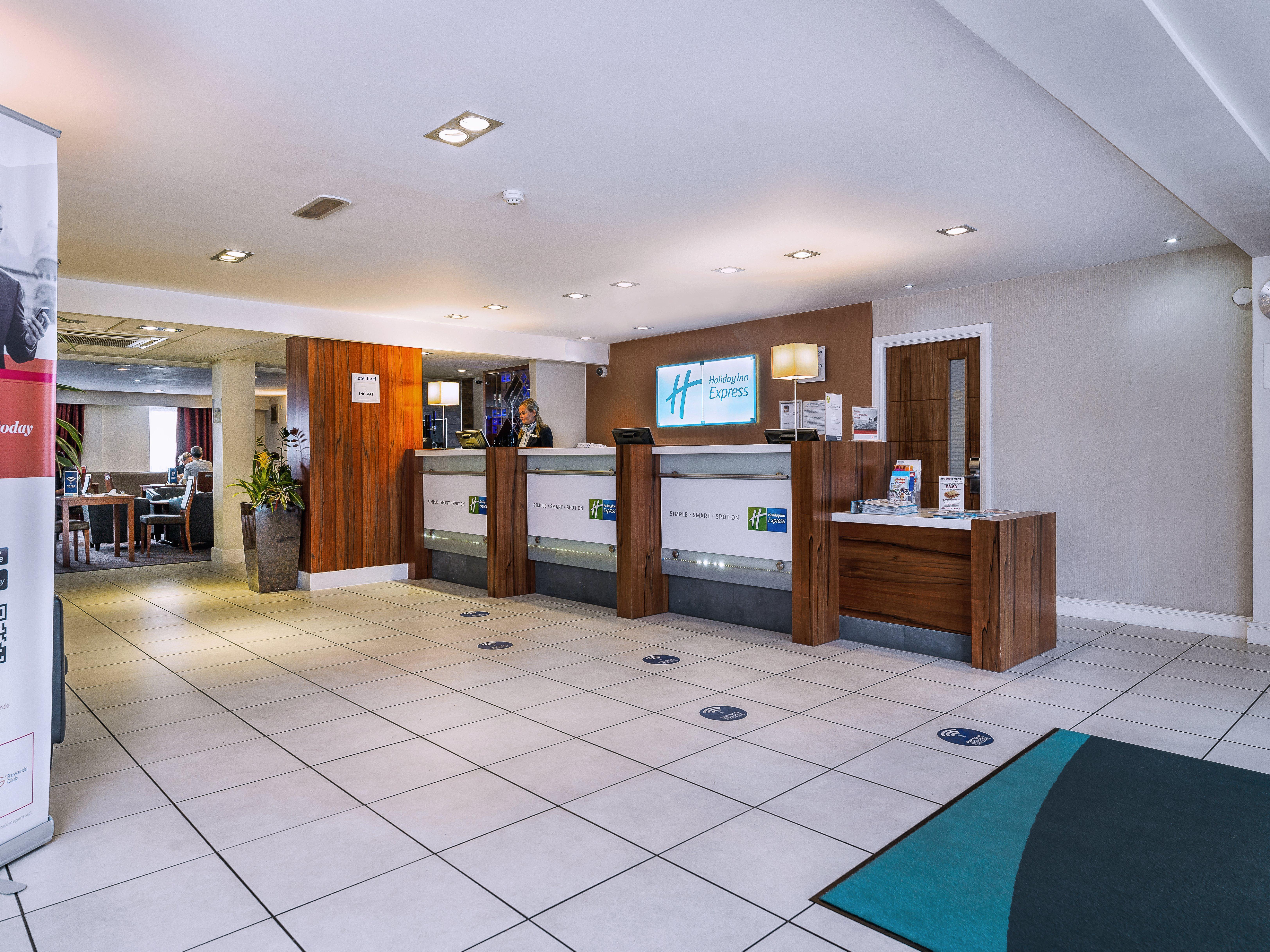 Holiday Inn Express London Gatwick Crawley, An Ihg Hotel Экстерьер фото