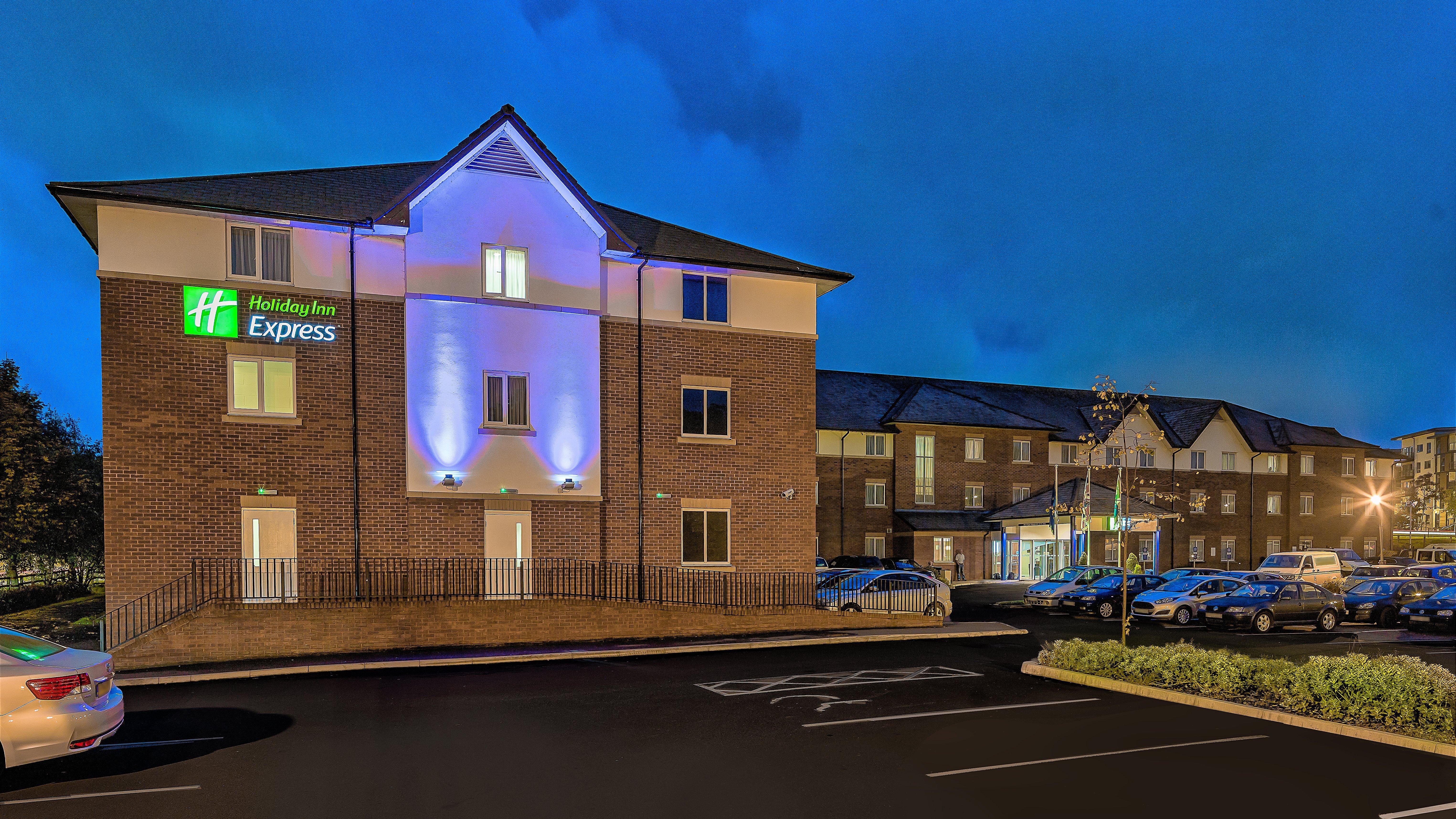 Holiday Inn Express London Gatwick Crawley, An Ihg Hotel Экстерьер фото