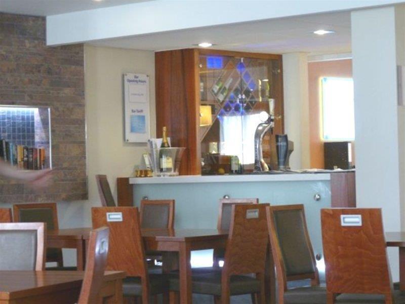 Holiday Inn Express London Gatwick Crawley, An Ihg Hotel Экстерьер фото