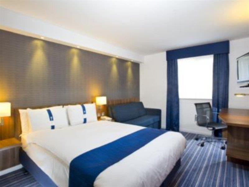 Holiday Inn Express London Gatwick Crawley, An Ihg Hotel Экстерьер фото