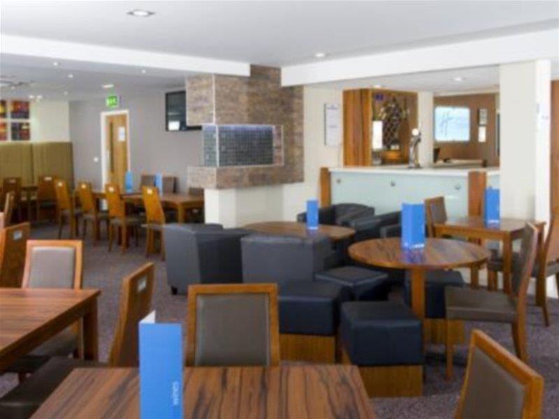 Holiday Inn Express London Gatwick Crawley, An Ihg Hotel Экстерьер фото
