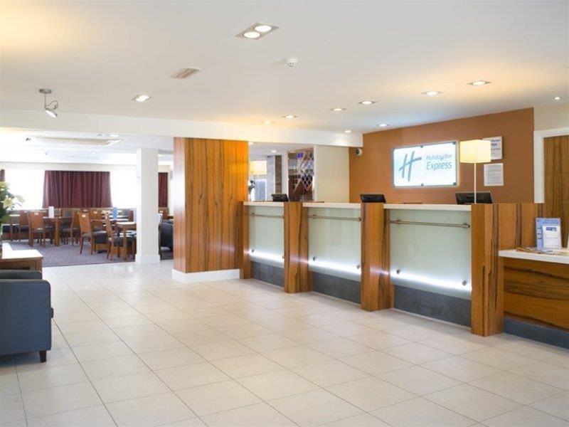 Holiday Inn Express London Gatwick Crawley, An Ihg Hotel Экстерьер фото