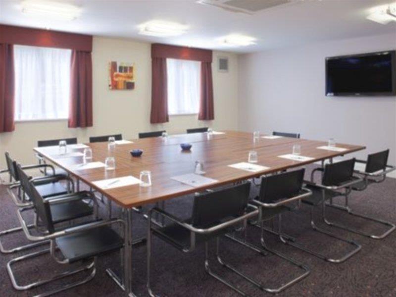 Holiday Inn Express London Gatwick Crawley, An Ihg Hotel Экстерьер фото