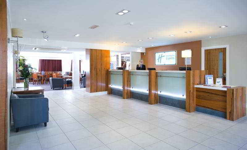 Holiday Inn Express London Gatwick Crawley, An Ihg Hotel Экстерьер фото